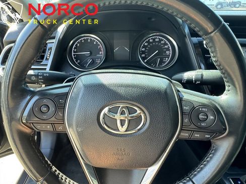 Used 2020 Toyota Camry SE image 19
