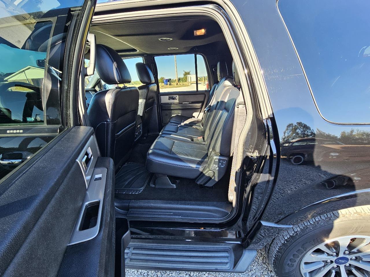 Used 2017 Ford Expedition EL XLT w/ Equipment Group 202A AWD/4WD image 19
