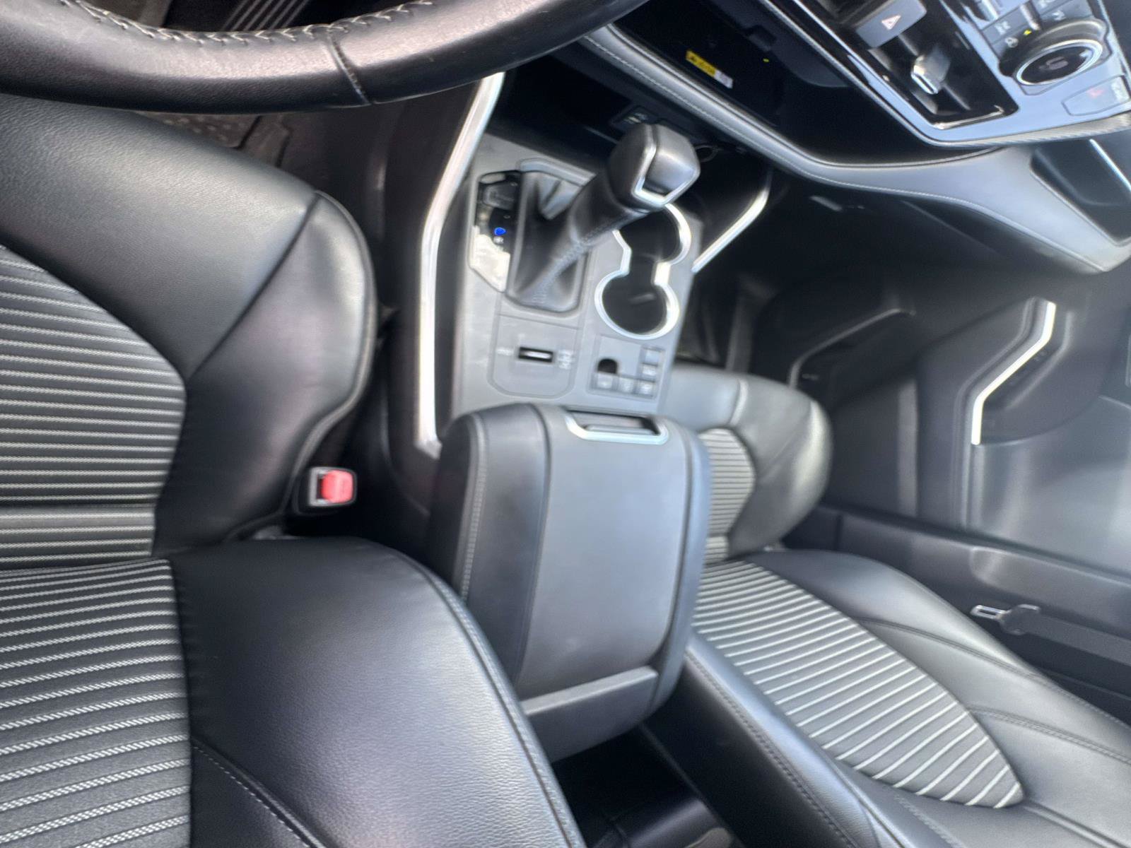 Used 2023 Toyota Highlander XSE FWD image 25