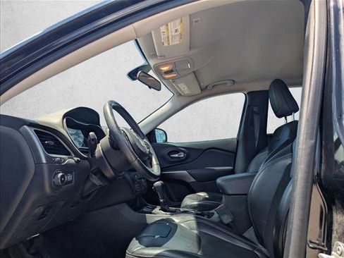 Used 2019 Jeep Cherokee Latitude Plus FWD image 12