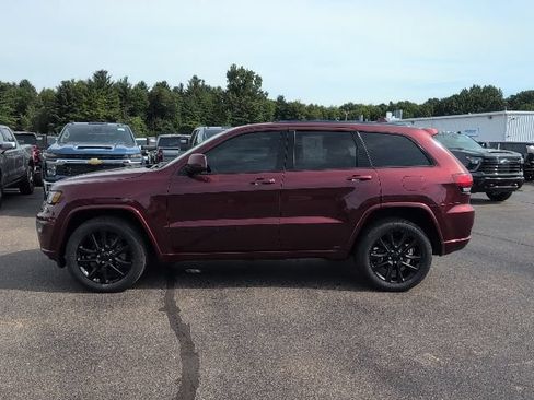 Used 2019 Jeep Grand Cherokee Altitude AWD/4WD image 3