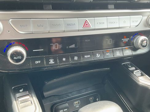 Used 2023 Kia Telluride S w/ S Sunroof Package FWD image 16