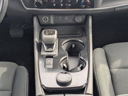 Used 2023 Nissan Rogue S image 18