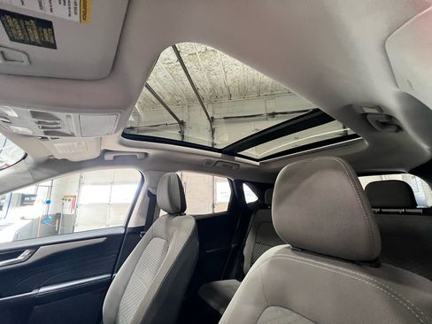 Used 2021 Ford Escape SE w/ SE Sport Appearance Package image 20