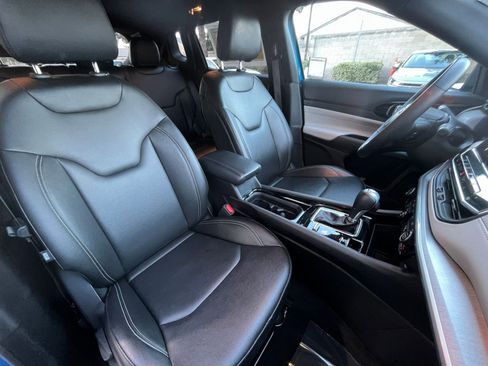 Used 2025 Jeep Compass Limited image 36