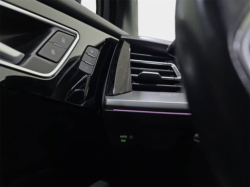 Used 2024 Audi Q4 e-tron Premium Plus w/ Premium Plus image 24