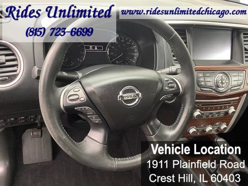 Used 2017 Nissan Pathfinder Platinum w/ Family Entertainment Package AWD/4WD image 27