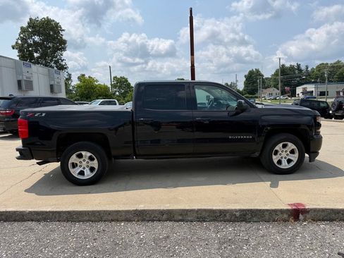 Used 2018 Chevrolet Silverado 1500 LT w/ All Star Edition AWD/4WD image 5