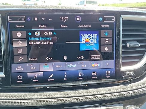 Used 2022 Chrysler Pacifica Touring-L w/ Uconnect Theater Family Group FWD image 14