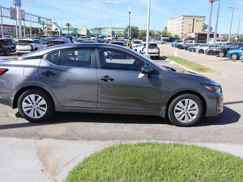 Used 2025 Nissan Sentra S image 8