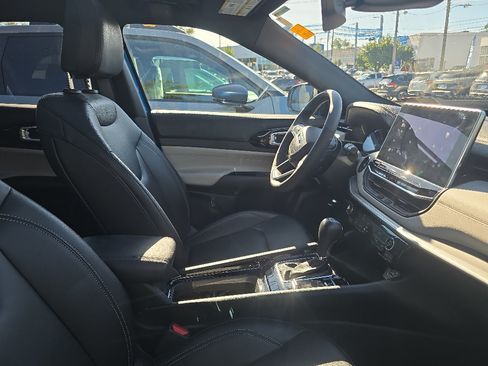 Used 2025 Jeep Compass Limited w/ Sun & Sound Group AWD/4WD image 7