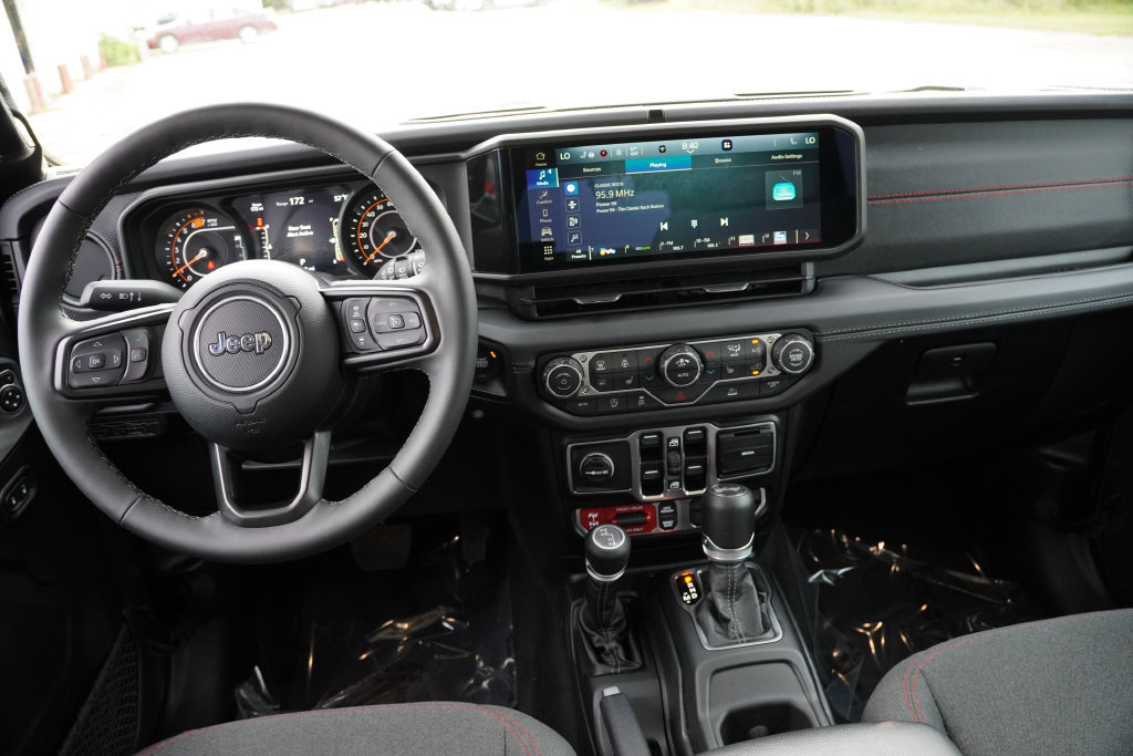 Used 2025 Jeep Wrangler Unlimited Rubicon w/ Convenience Group AWD/4WD image 18