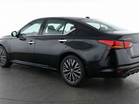 Used 2025 Nissan Altima 2.5 SV FWD image 6
