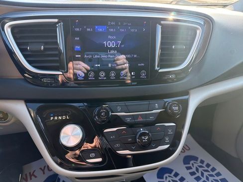 Used 2017 Chrysler Pacifica Touring w/ Tire & Wheel Group image 19