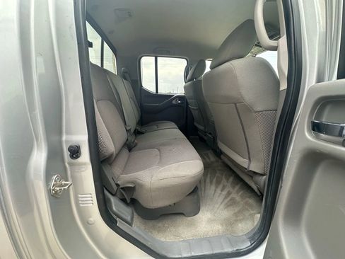 Used 2018 Nissan Frontier SV image 15