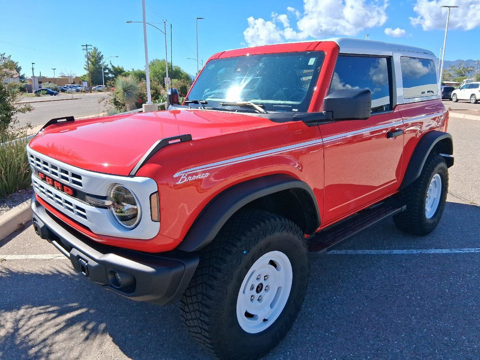 Used 2024 Ford Bronco Heritage Edition AWD/4WD image 1