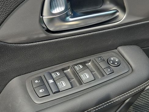 New 2026 Chrysler Pacifica Select image 10