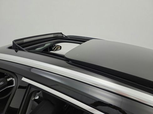 Used 2025 Audi Q5 Premium Plus w/ Premium Plus AWD/4WD image 11