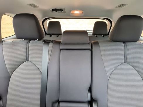 Certified 2025 Toyota Highlander LE FWD image 25