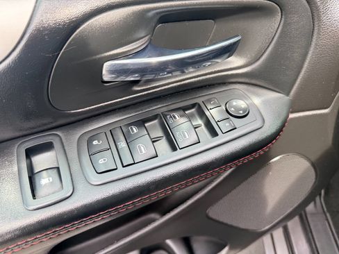 Used 2019 Dodge Grand Caravan GT FWD image 19
