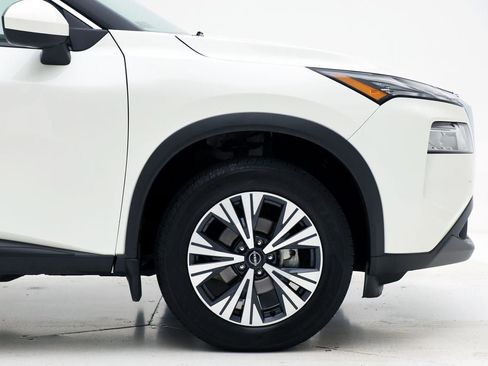 Used 2023 Nissan Rogue SV w/ SV Premium B Package image 4