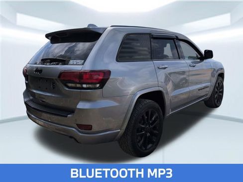 Used 2018 Jeep Grand Cherokee Altitude image 2