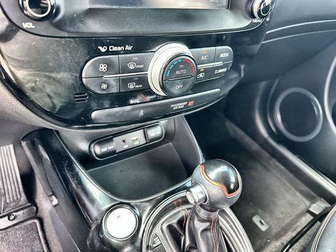 Used 2018 Kia Soul ! FWD image 27