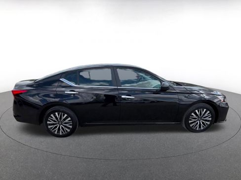 Used 2025 Nissan Altima 2.5 SV FWD image 16