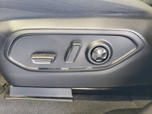 Used 2024 Jeep Grand Cherokee Laredo AWD/4WD image 19