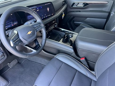 New 2026 Chevrolet Suburban Premier w/ Sun And Tow Package AWD/4WD image 10
