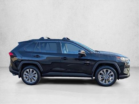 Used 2021 Toyota RAV4 XLE Premium image 4