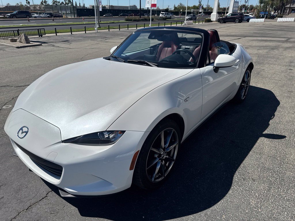 Used 2020 MAZDA MX-5 Miata Grand Touring RWD image 2