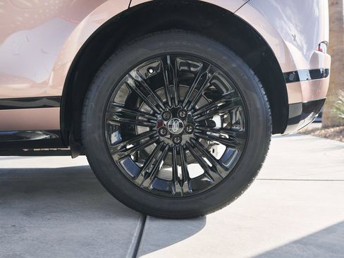 Used 2024 Land Rover Range Rover Evoque Dynamic SE image 8