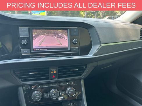 Used 2024 Volkswagen Jetta SE FWD image 12