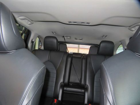 Used 2021 Toyota Highlander XLE AWD/4WD image 53