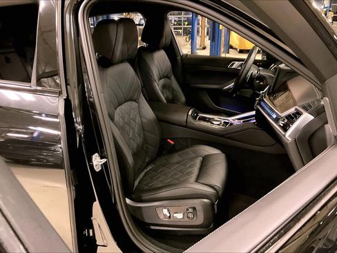 Used 2025 BMW X6 xDrive40i w/ Climate Comfort Package image 9