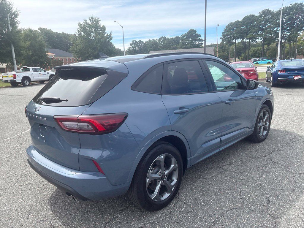 Used 2024 Ford Escape ST-Line w/ Tech Pack #1 FWD image 12