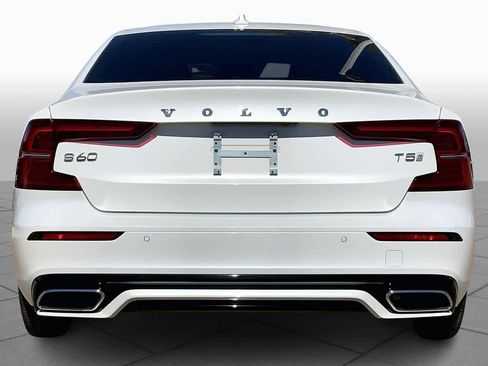 Used 2019 Volvo S60 T5 R-Design image 5