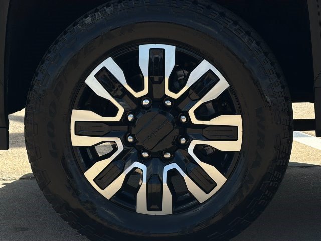 Used 2025 GMC Sierra 2500 Denali Ultimate AWD/4WD image 32