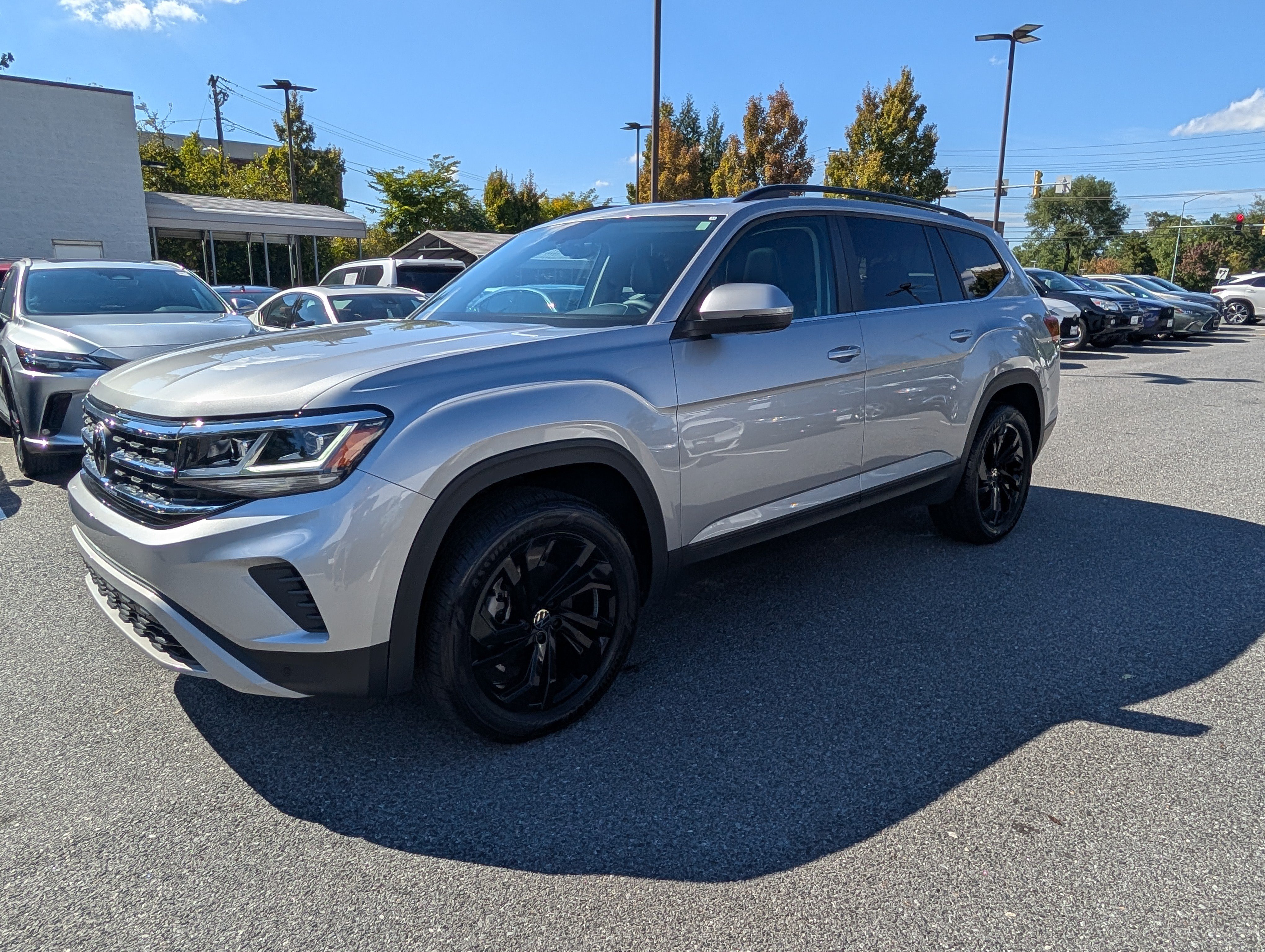 Used 2023 Volkswagen Atlas SE AWD/4WD image 7