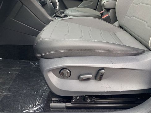 New 2026 Volkswagen Taos SE image 16