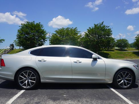 Used 2018 Volvo S90 T6 Momentum w/ Convenience Package image 8