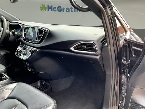 Used 2025 Chrysler Pacifica Select FWD image 30