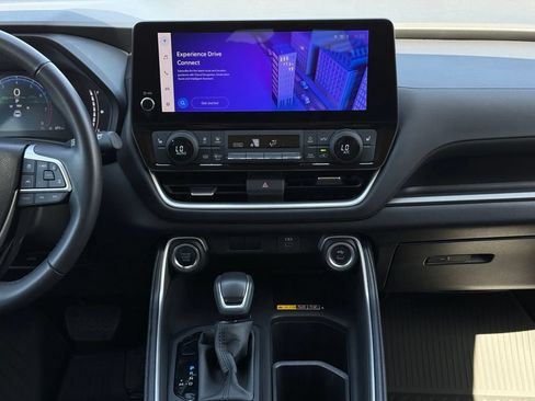 Used 2025 Toyota Grand Highlander AWD image 22