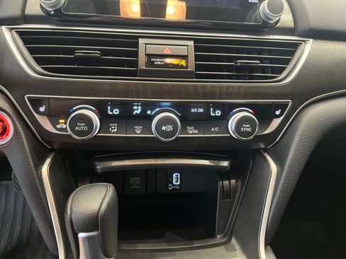 Used 2018 Honda Accord EX image 32