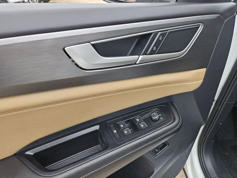 Used 2025 Volkswagen Atlas Cross Sport SE image 15