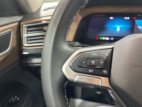 Used 2025 Volkswagen Atlas SE image 30