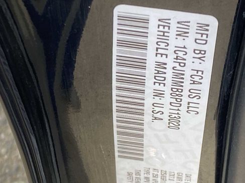 Certified 2023 Jeep Cherokee Altitude Lux image 29