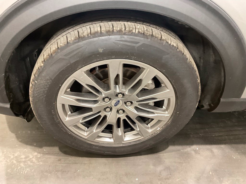 Used 2025 Ford Explorer Platinum AWD/4WD image 6
