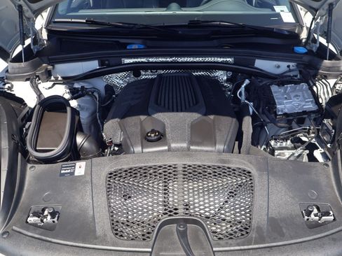 Certified 2026 Porsche Macan AWD/4WD image 25